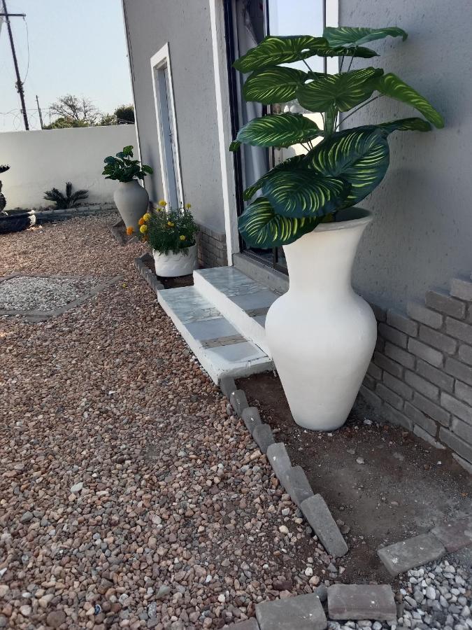 Fourties Guest House ファラボルワ エクステリア 写真