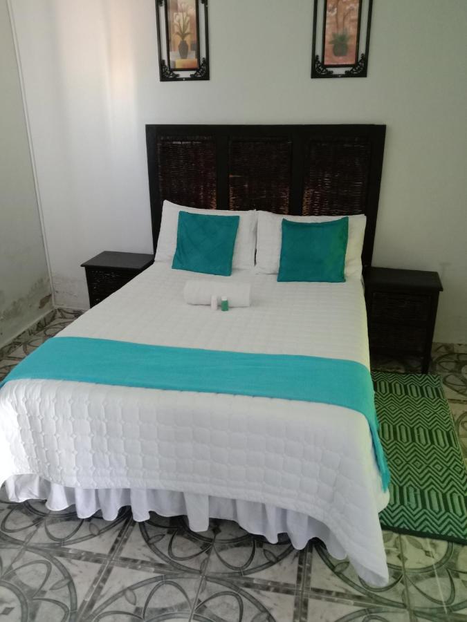 Fourties Guest House ファラボルワ エクステリア 写真